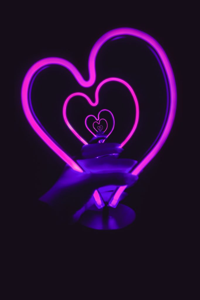 Valentine's Day Gift Guide - light painting hearts