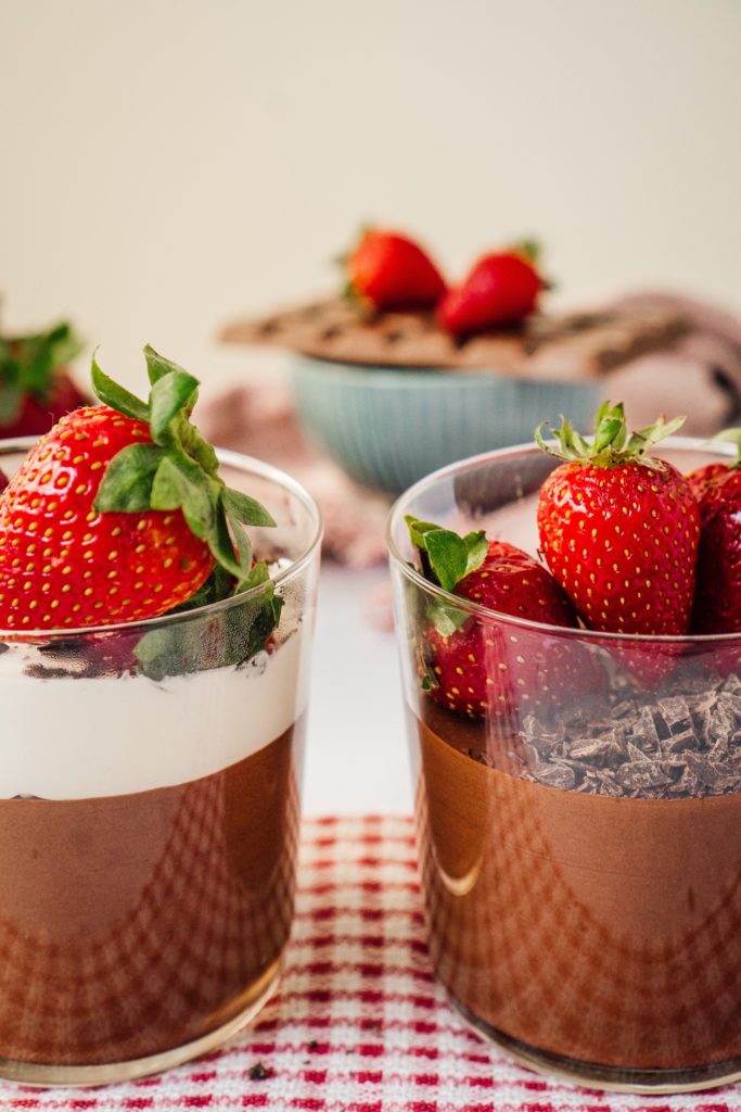make strawberry chocolate parfaits for your valentine