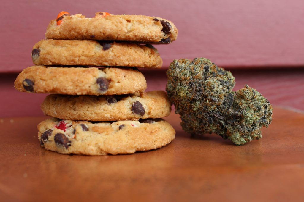 Smoking Vs. Edibles: Which Is Right for You?